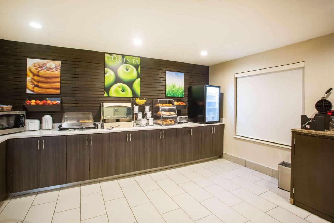 | La Quinta Inn & Suits by Wyndham Pontoon Beach IL