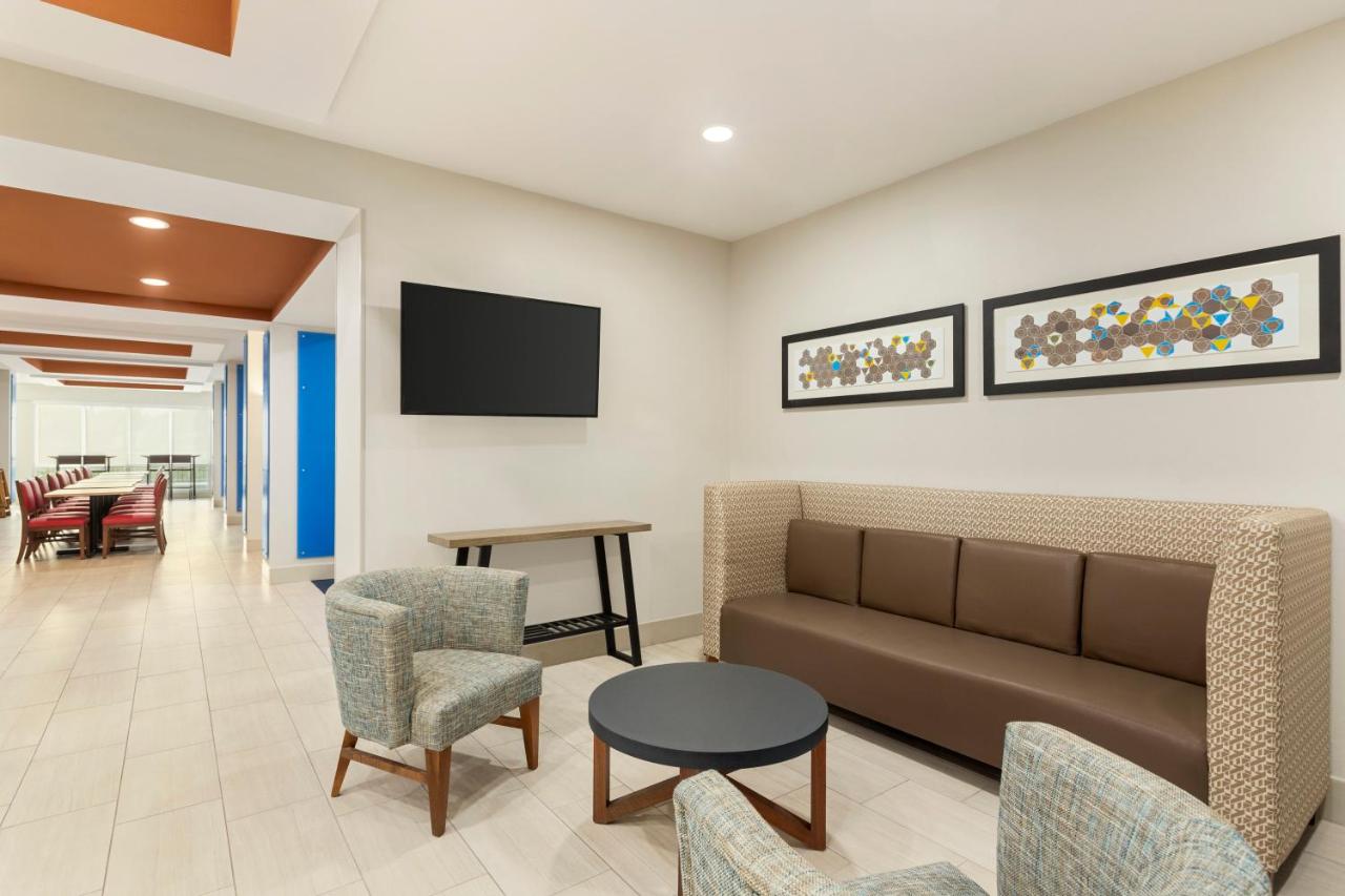  | Holiday Inn Express Hotel & Suites Fort Myers East - The Forum, an IHG Hotel