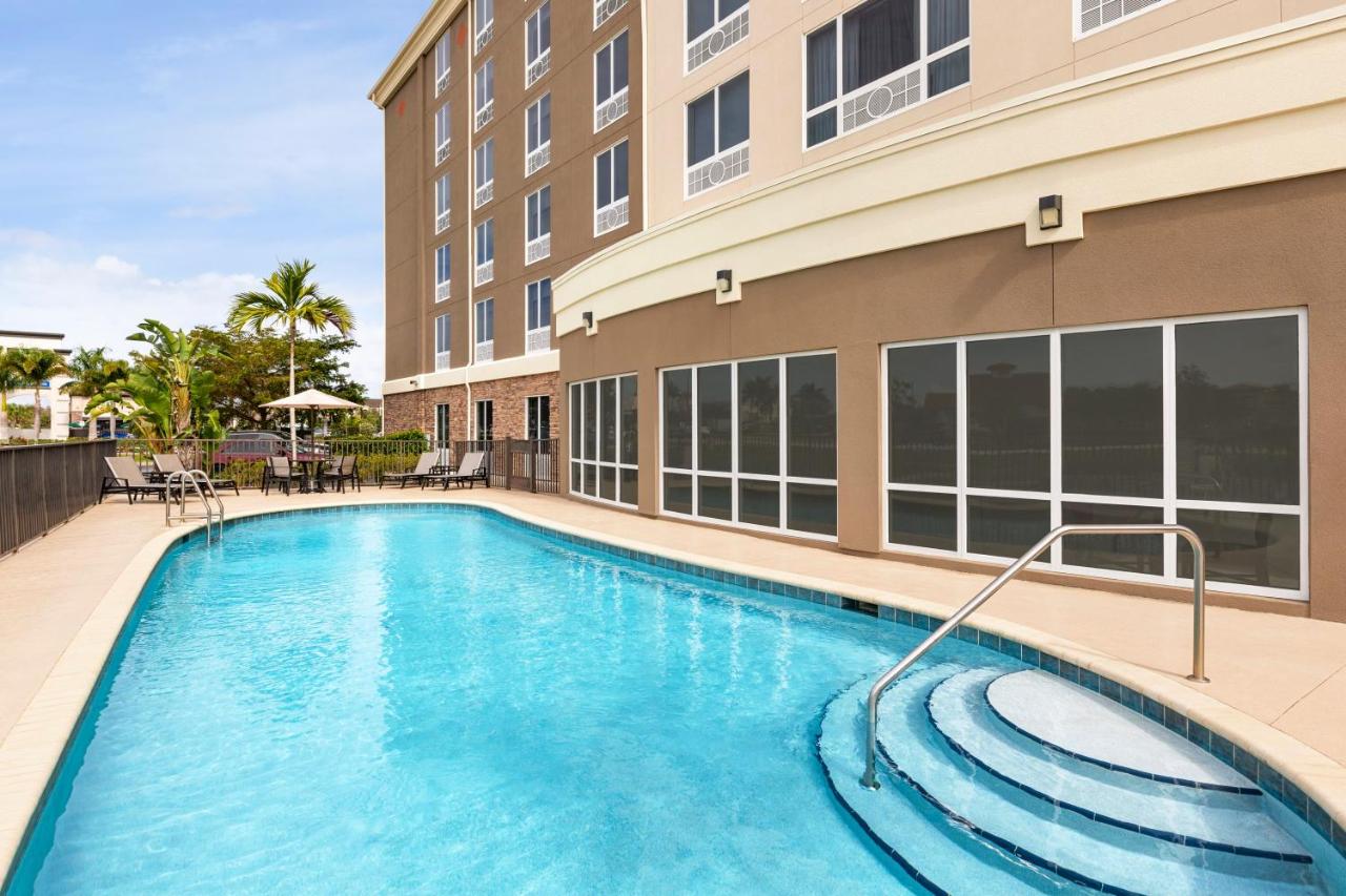  | Holiday Inn Express Hotel & Suites Fort Myers East - The Forum, an IHG Hotel