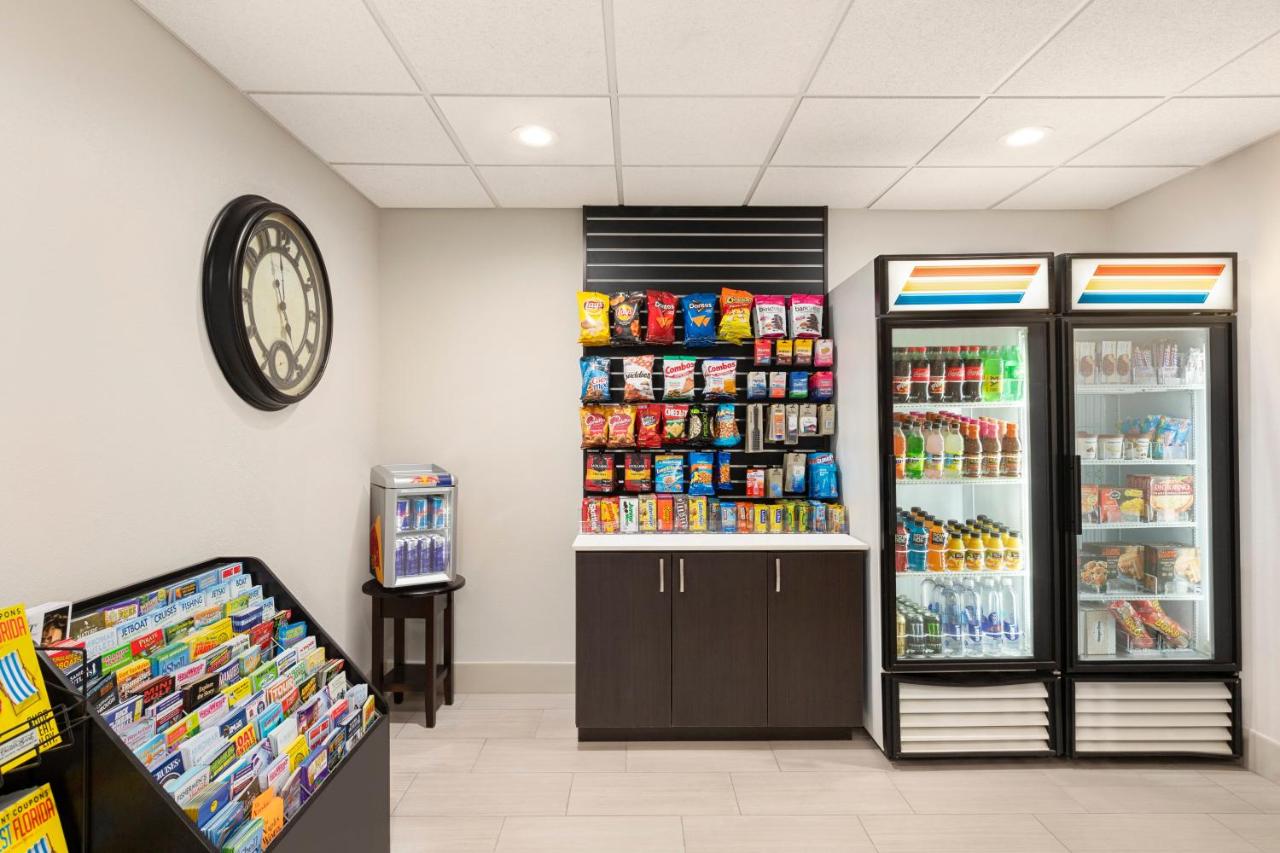  | Holiday Inn Express Hotel & Suites Fort Myers East - The Forum, an IHG Hotel