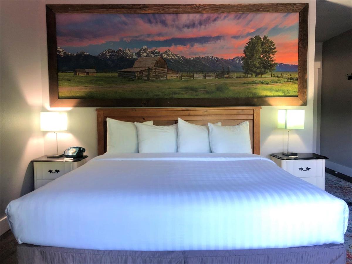 | Blue Elk Inn