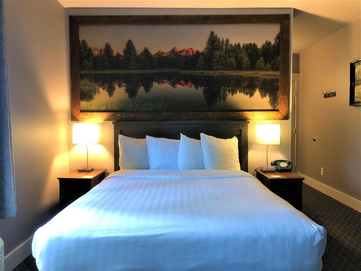 | Blue Elk Inn