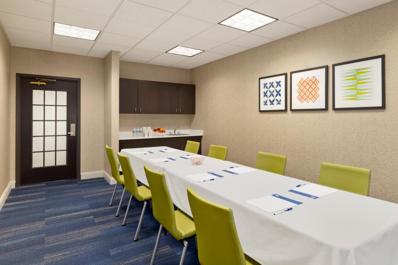  | Holiday Inn Express Hotel & Suites Fort Myers East - The Forum, an IHG Hotel