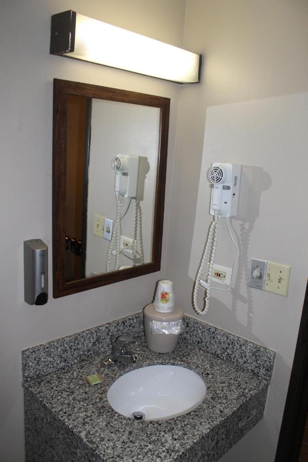 | Super 8 by Wyndham Bridgeview/Chicago Area