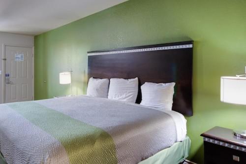 | Eagle Ford Inn