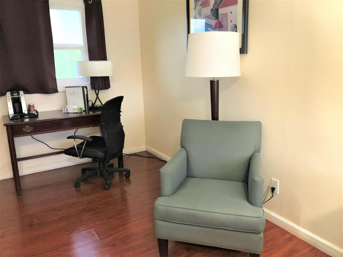 | Blue Coast Inn & Suites