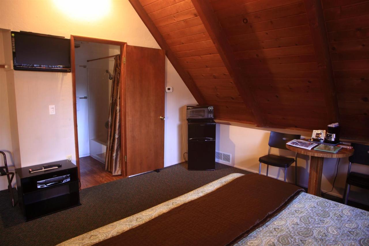 Briarwood - Pet-Friendly at Sleepy Hollow Cabins and Hotel
