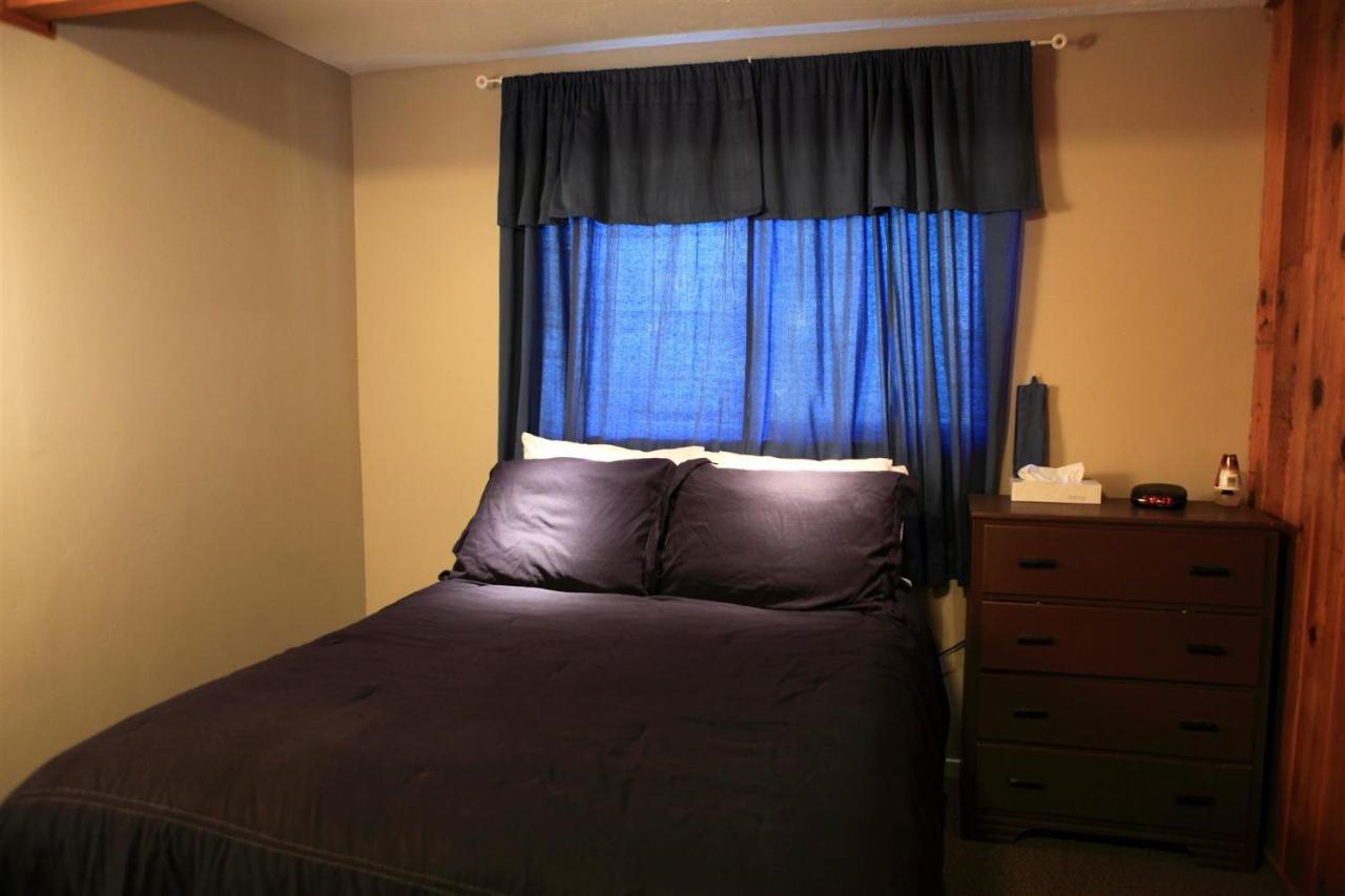 Mint Fawn Cabin - Pet-Friendly at Sleepy Hollow Cabins and Hotel