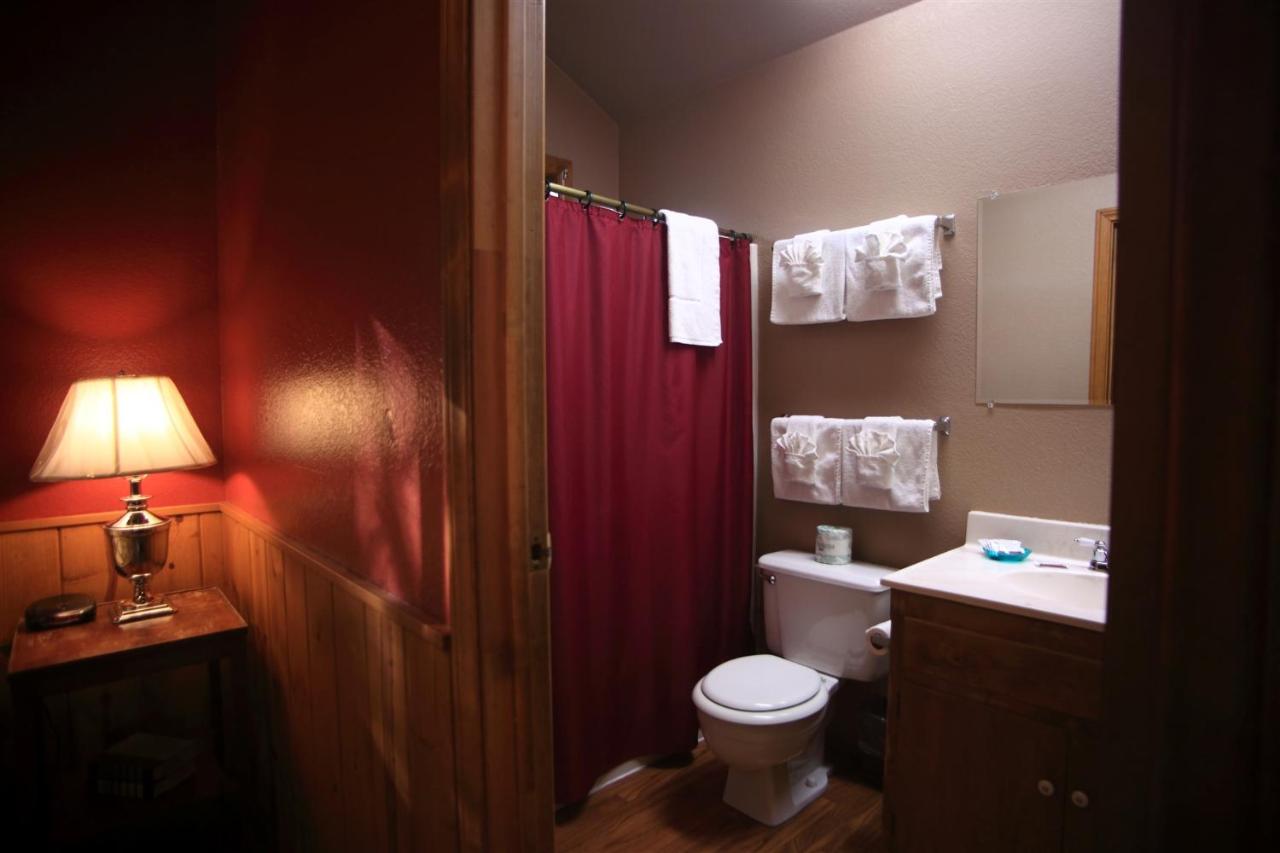 Gray Squirrel Cabin - No Pets at Sleepy Hollow Cabins and Hotel