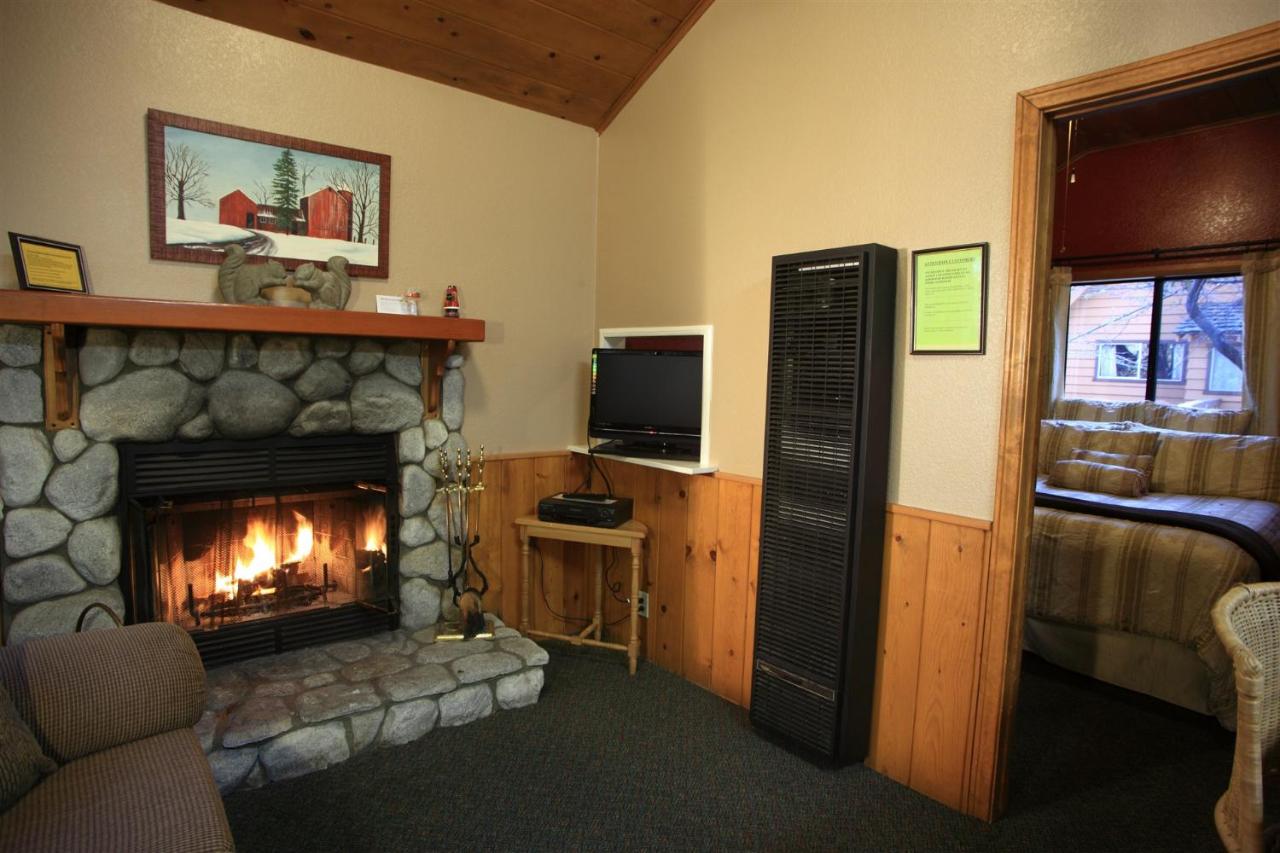 Gray Squirrel Cabin - No Pets at Sleepy Hollow Cabins and Hotel