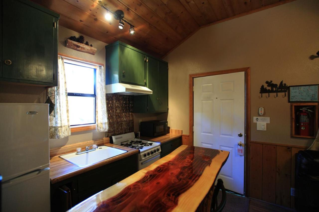 Gray Squirrel Cabin - No Pets at Sleepy Hollow Cabins and Hotel