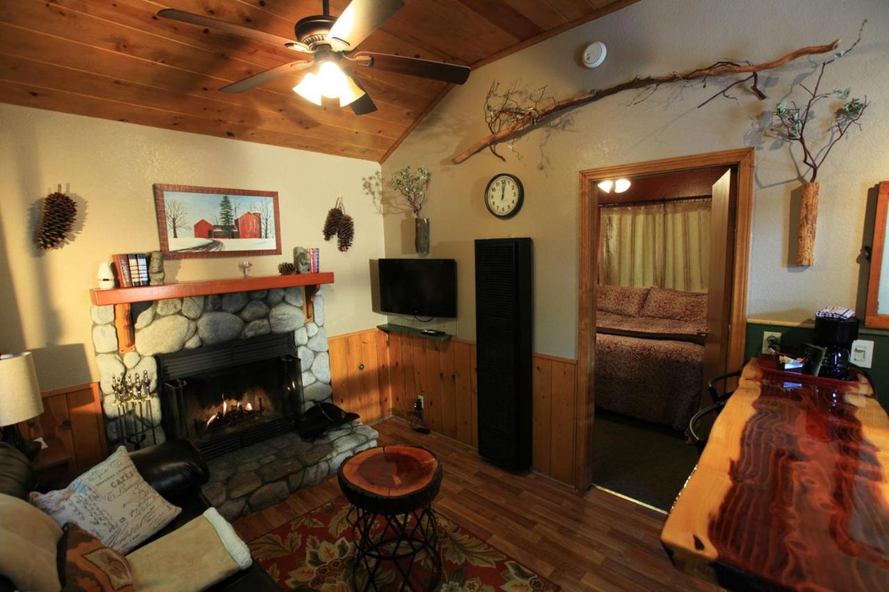 Gray Squirrel Cabin - No Pets at Sleepy Hollow Cabins and Hotel