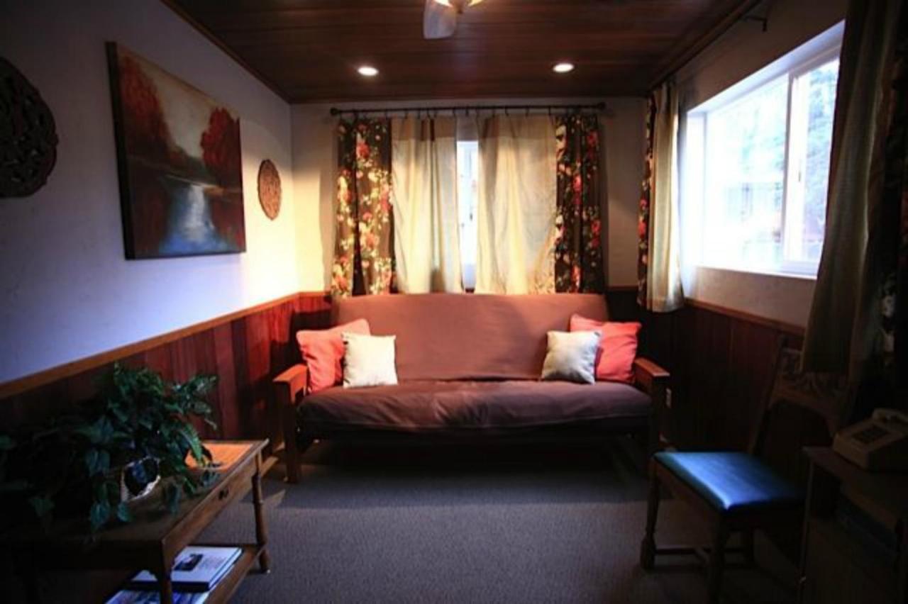 Mint Fawn Cabin - Pet-Friendly at Sleepy Hollow Cabins and Hotel