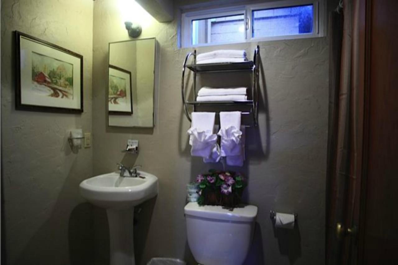 Mint Fawn Cabin - Pet-Friendly at Sleepy Hollow Cabins and Hotel