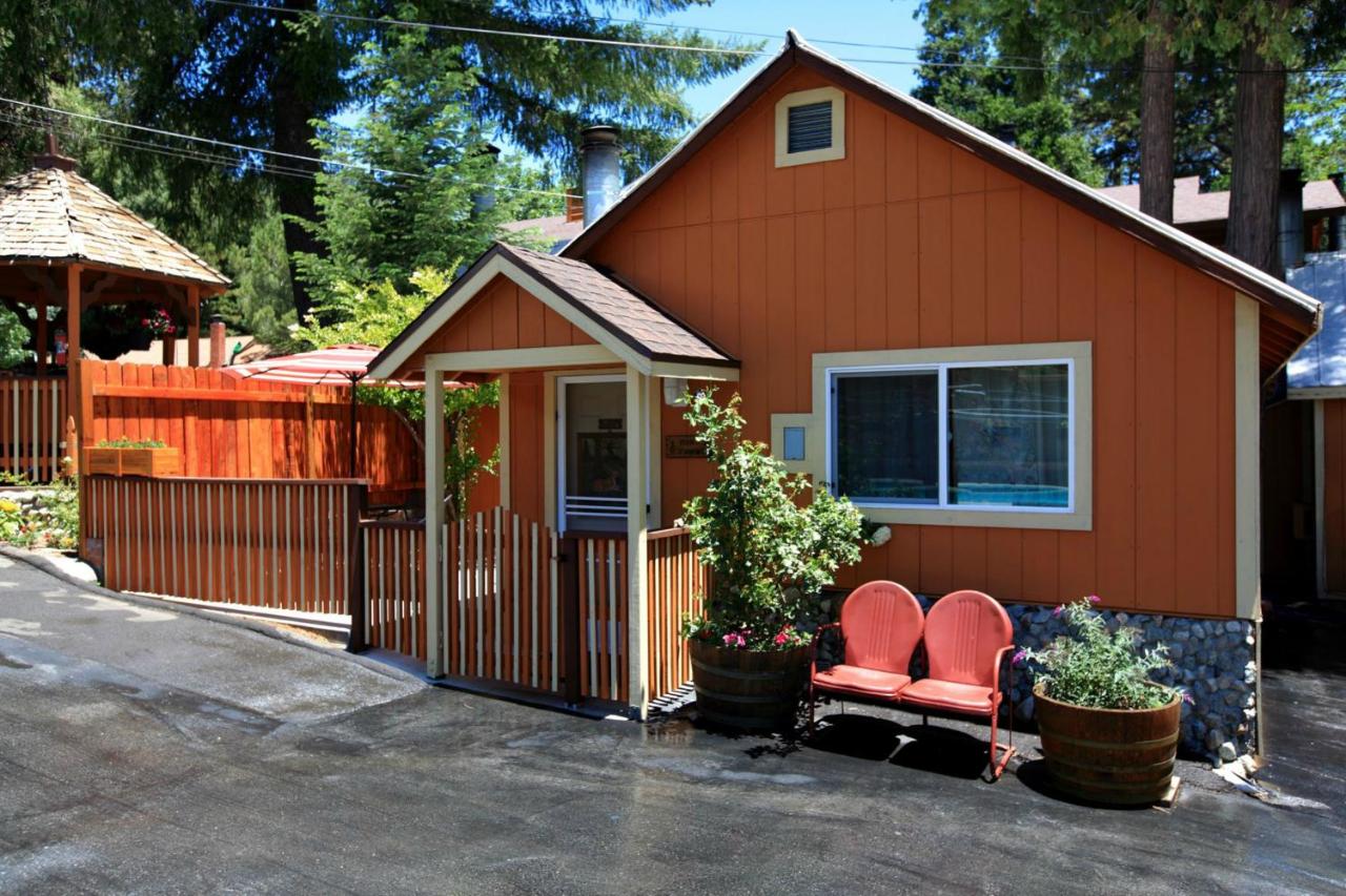 Mint Fawn Cabin - Pet-Friendly at Sleepy Hollow Cabins and Hotel