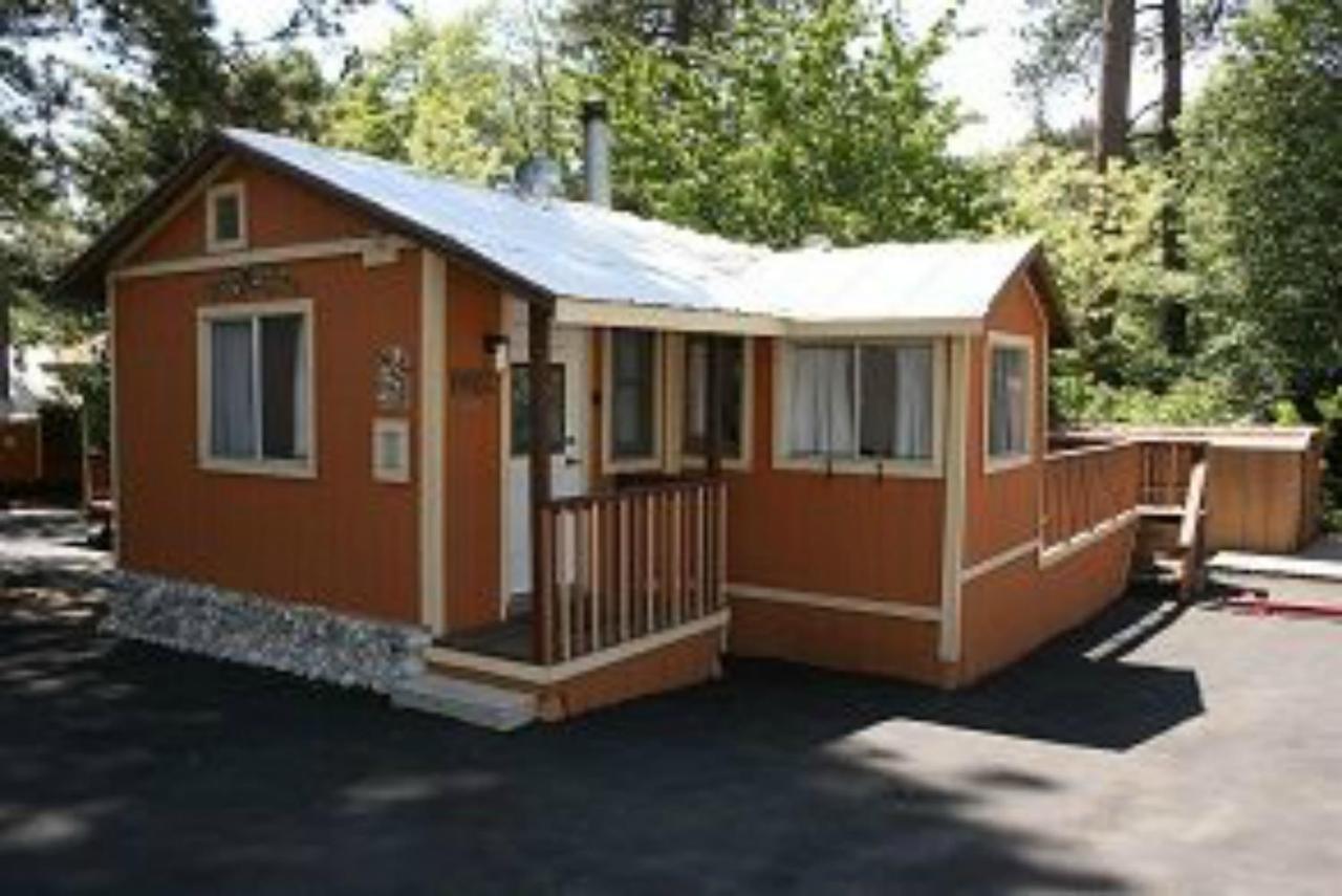 Blue Bird Cabin - No Pets at Sleepy Hollow Cabins and Hotel