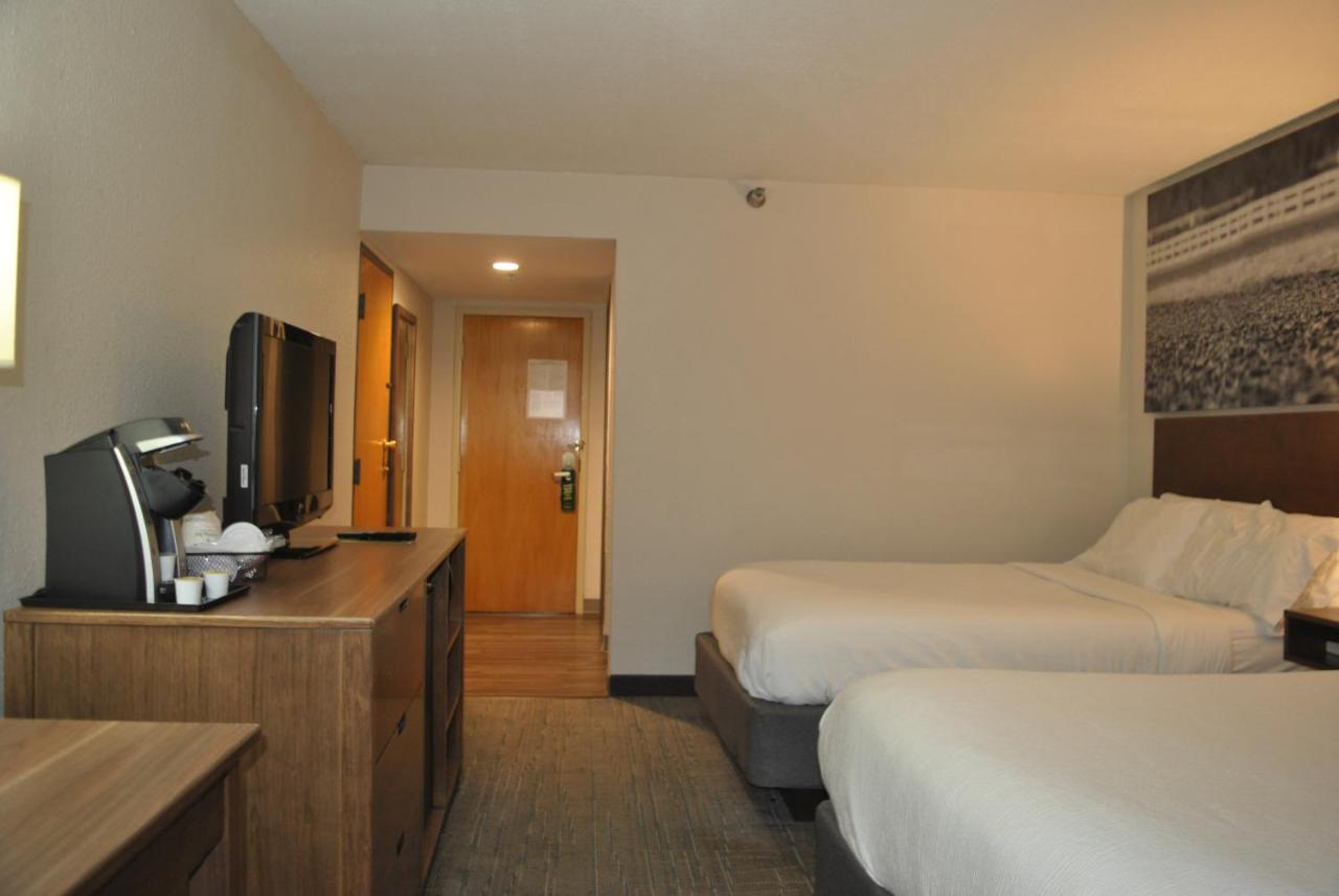  | Clarion Pointe Near Fort Campbell