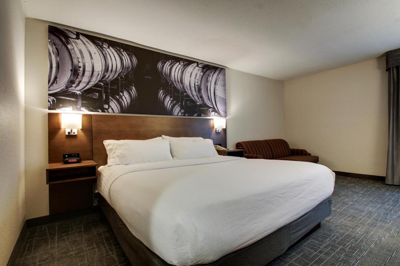 | Clarion Pointe Near Fort Campbell