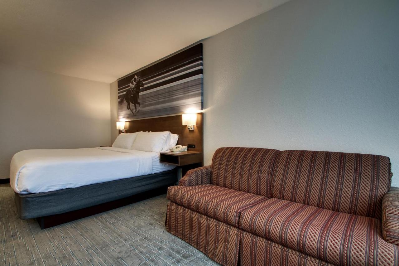  | Clarion Pointe Near Fort Campbell