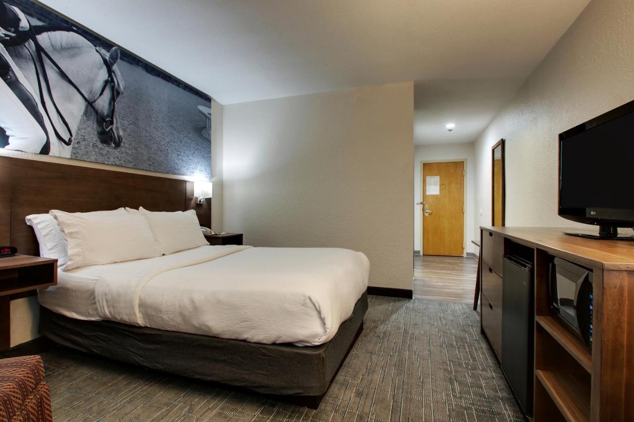  | Clarion Pointe Near Fort Campbell