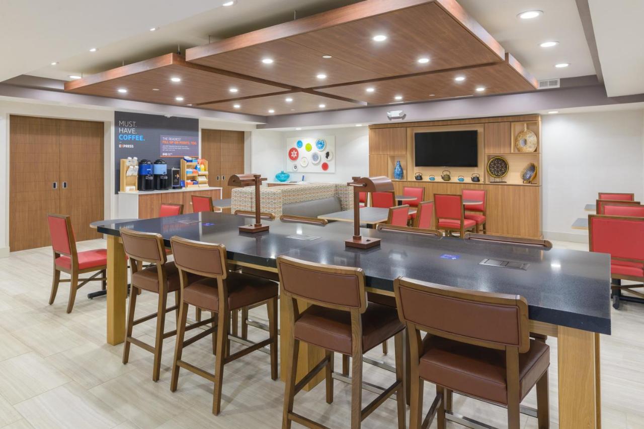  | Holiday Inn Express Southington, an IHG Hotel