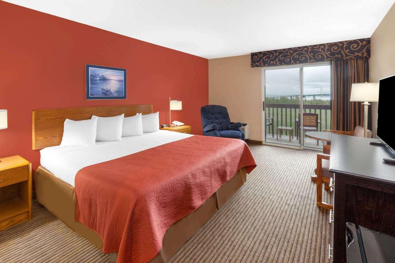 | Super 8 by Wyndham St. Ignace