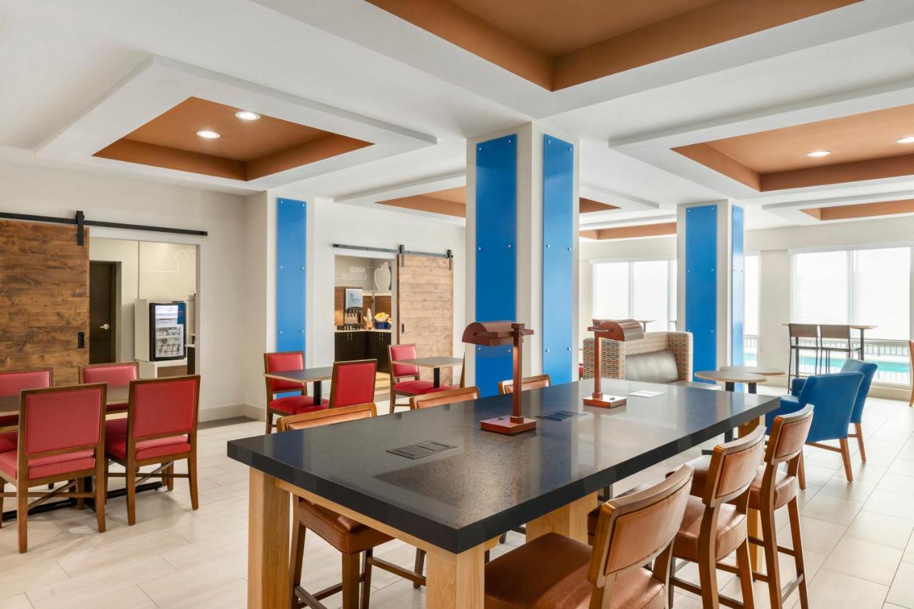  | Holiday Inn Express Hotel & Suites Fort Myers East - The Forum, an IHG Hotel