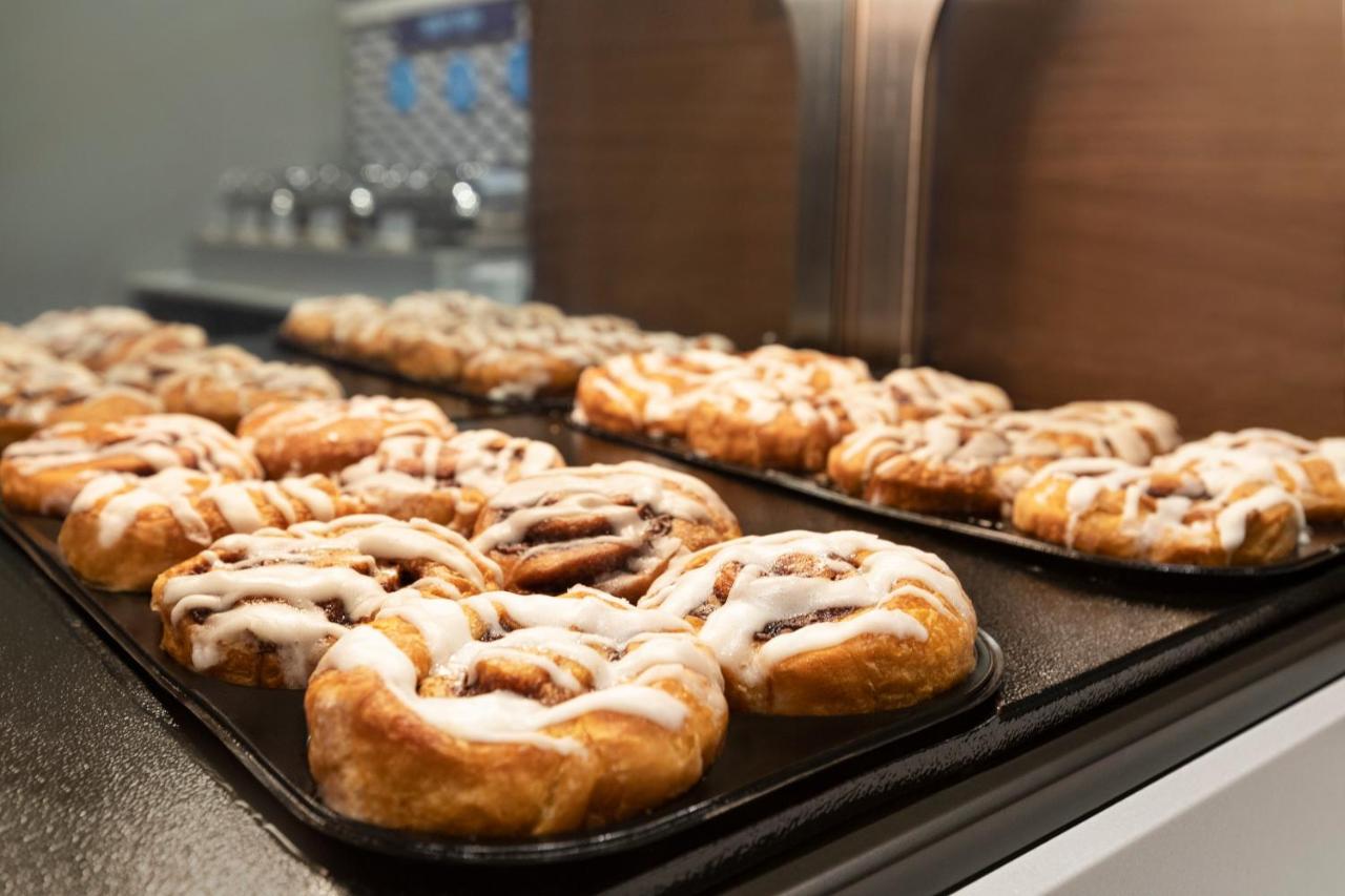  | Holiday Inn Express Hotel & Suites Fort Myers East - The Forum, an IHG Hotel