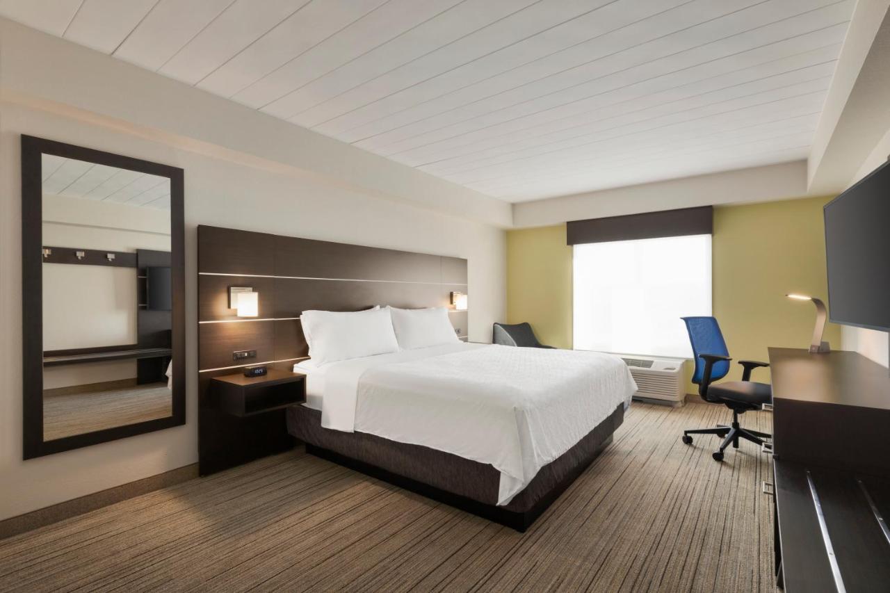  | Holiday Inn Express Hotel & Suites Fort Myers East - The Forum, an IHG Hotel
