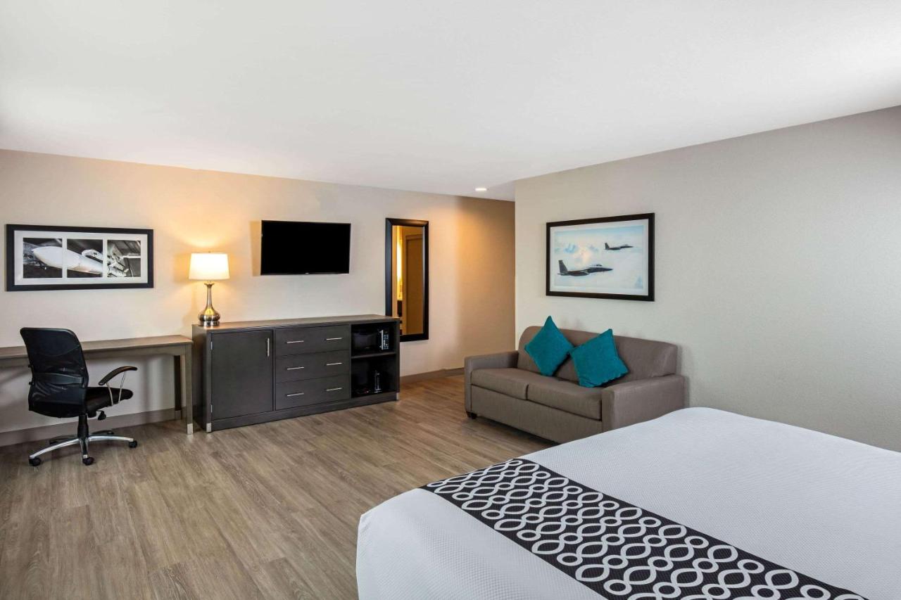 King Suite - Non-Smoking at La Quinta Inn & Suites by Wyndham Las Vegas Nellis