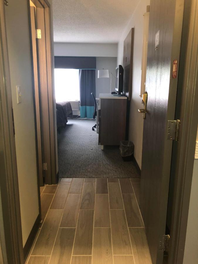 | Super 8 by Wyndham Manchester Airport