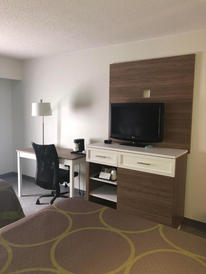 | Super 8 by Wyndham Manchester Airport