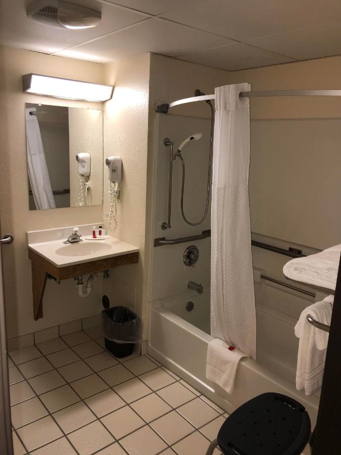 | Super 8 by Wyndham Manchester Airport