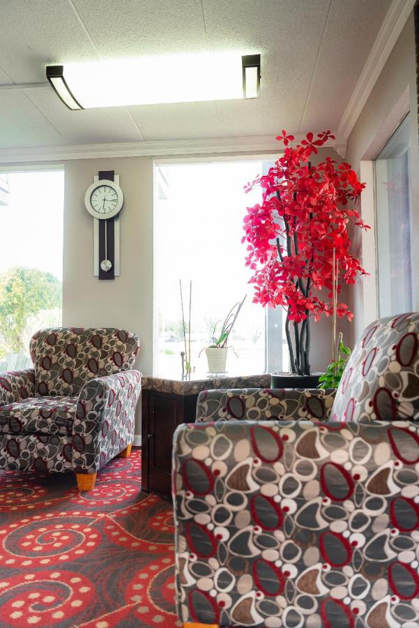  | Spencer Inn & Suites