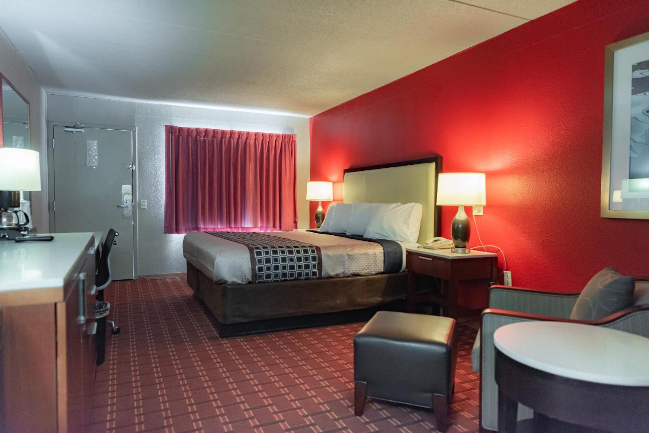  | Spencer Inn & Suites