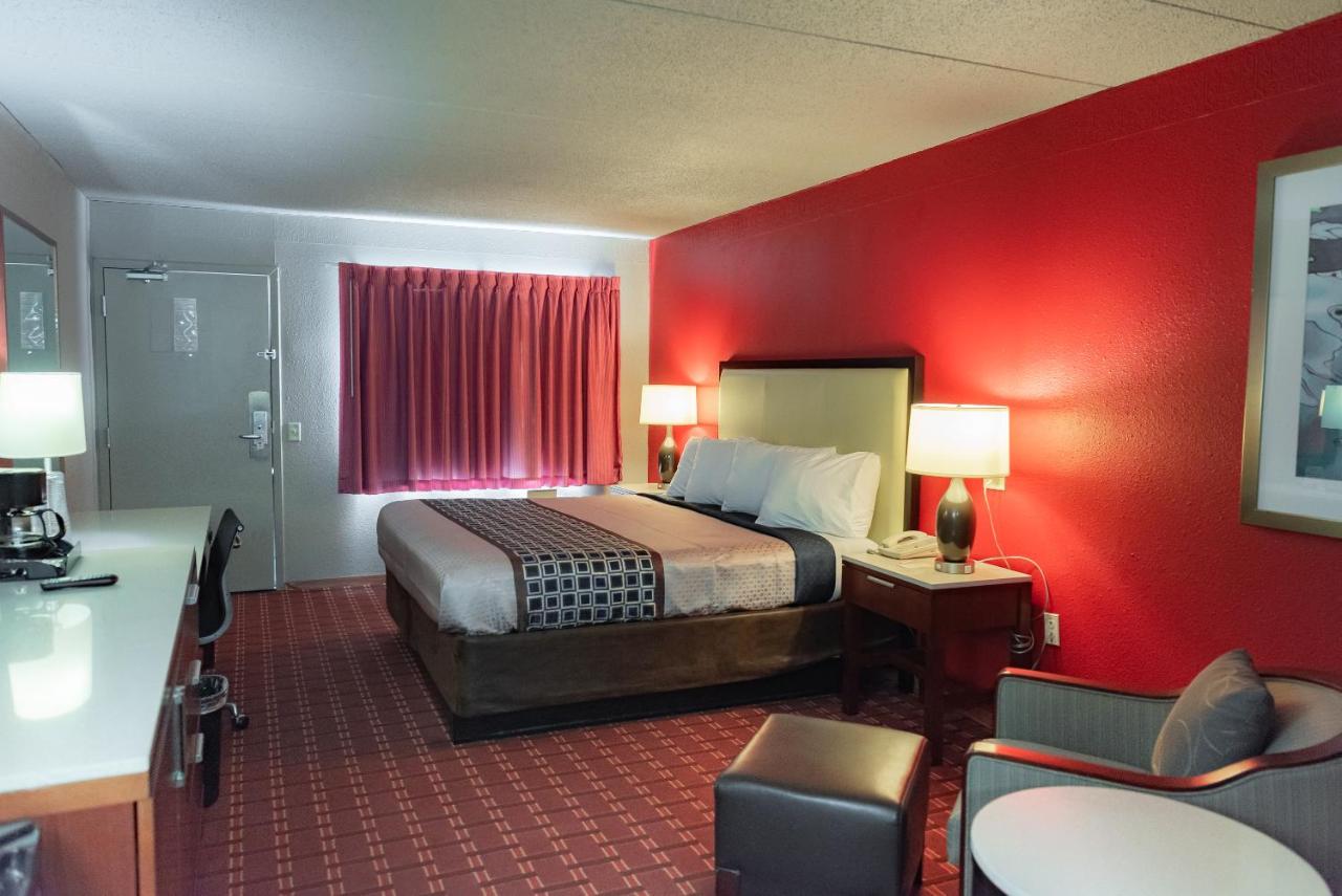  | Spencer Inn & Suites
