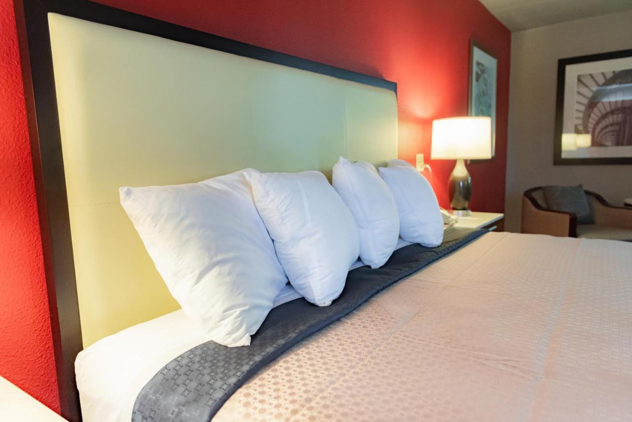 | Spencer Inn & Suites