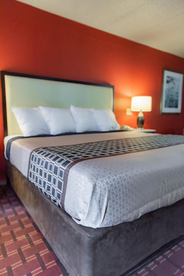  | Spencer Inn & Suites
