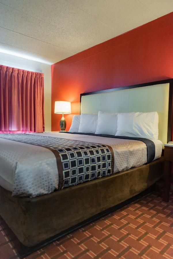  | Spencer Inn & Suites