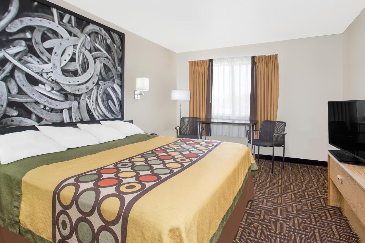 King Room - Non-Smoking at Super 8 by Wyndham Bloomfield