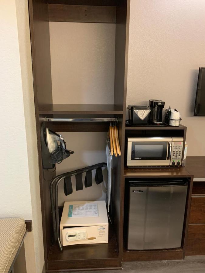 Queen Room - Disability Access/Non-Smoking at Microtel Inn & Suites by Wyndham Pearl River/Slidell