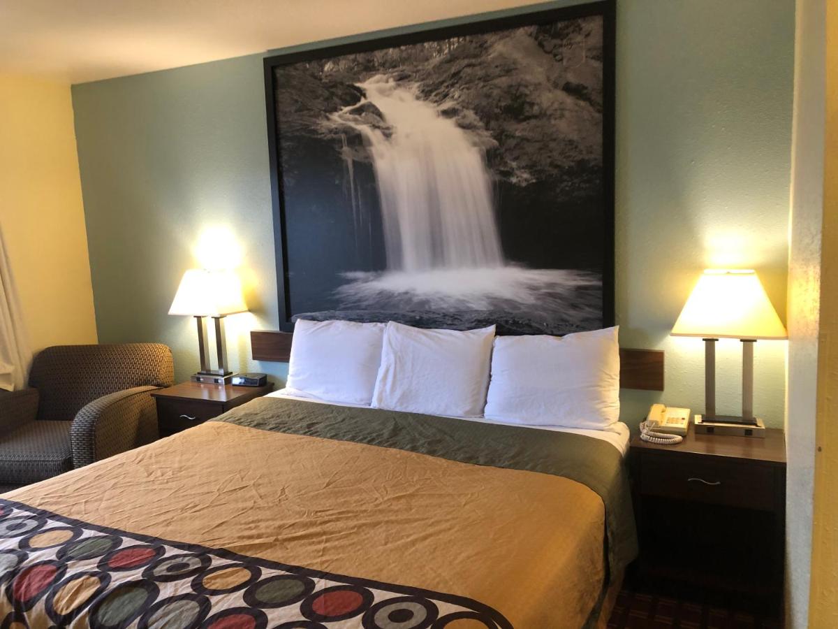 King Room - Non-Smoking at Super 8 by Wyndham Plover Stevens Point Area