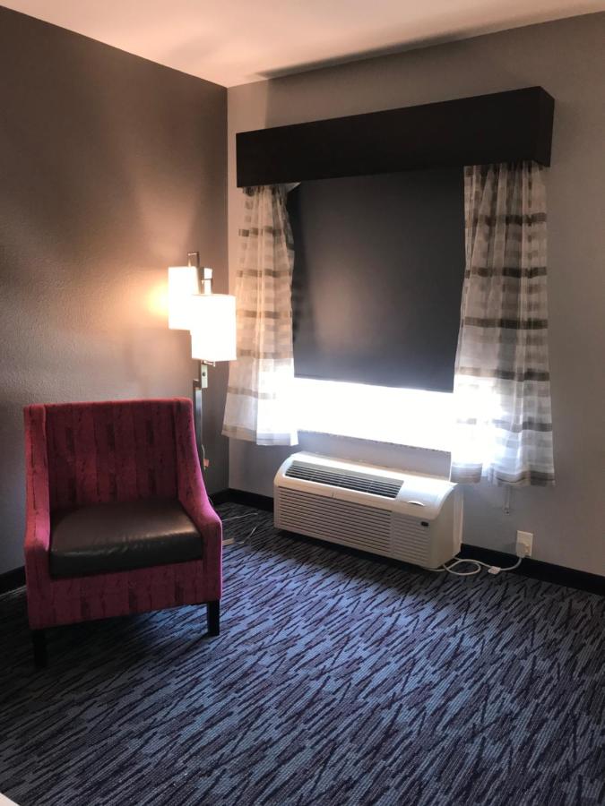 King Room at La Quinta Inn & Suites by Wyndham Abilene Mall