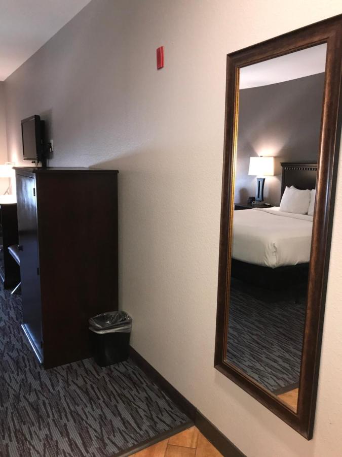 King Room at La Quinta Inn & Suites by Wyndham Abilene Mall