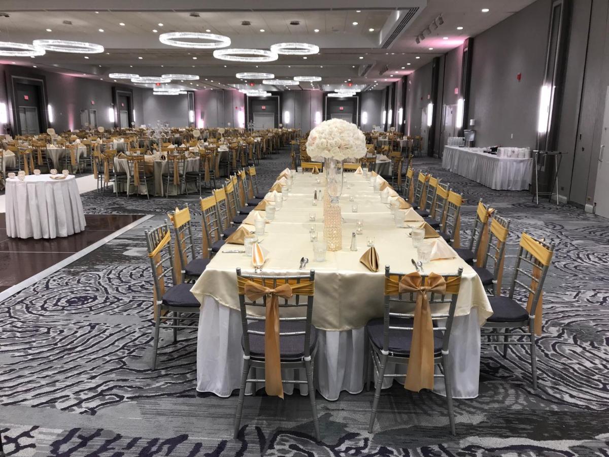 | Holiday Inn Chicago Nw Crystal Lk Conv Ctr, an IHG Hotel