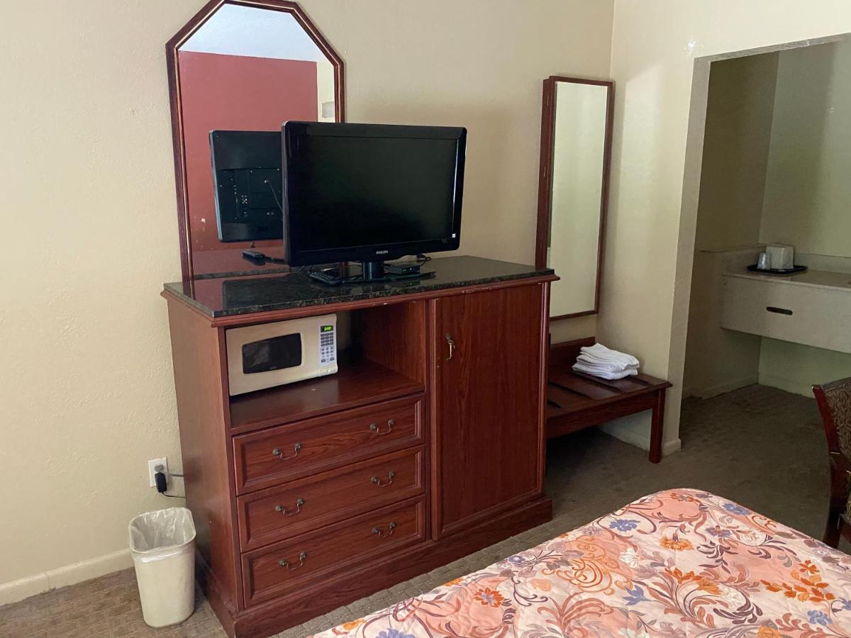 | Budget Inn