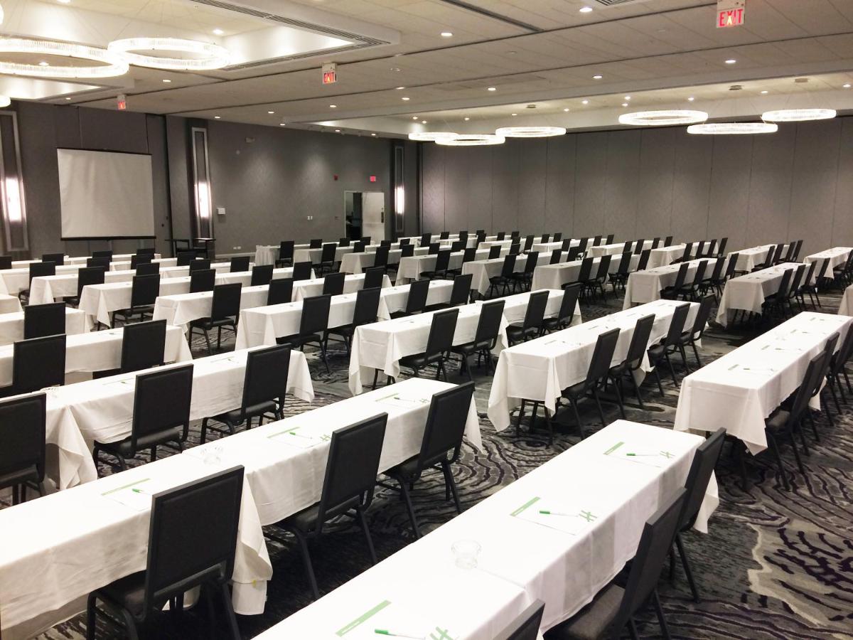 | Holiday Inn Chicago Nw Crystal Lk Conv Ctr, an IHG Hotel