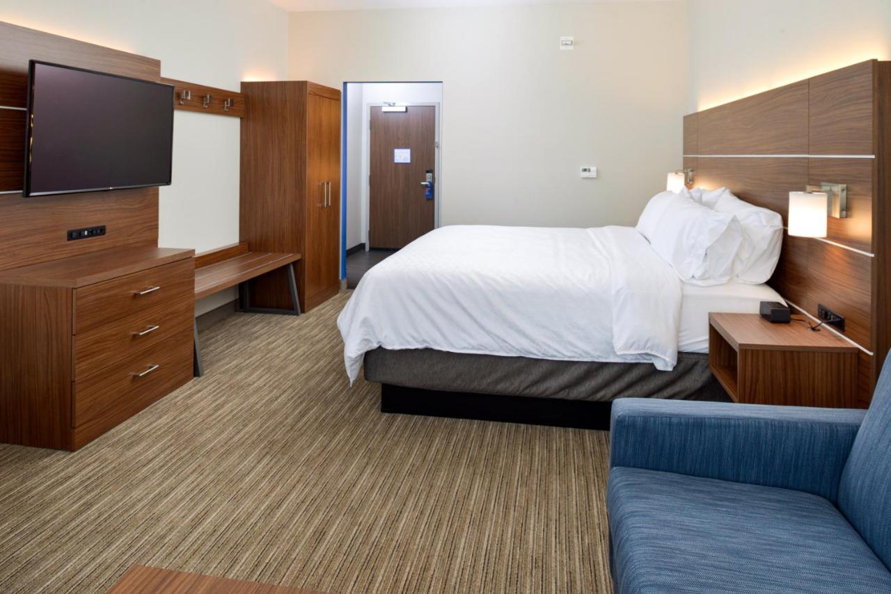 Suite - Mobility Access/Hearing Accessible at Holiday Inn Express & Suites Elko by IHG