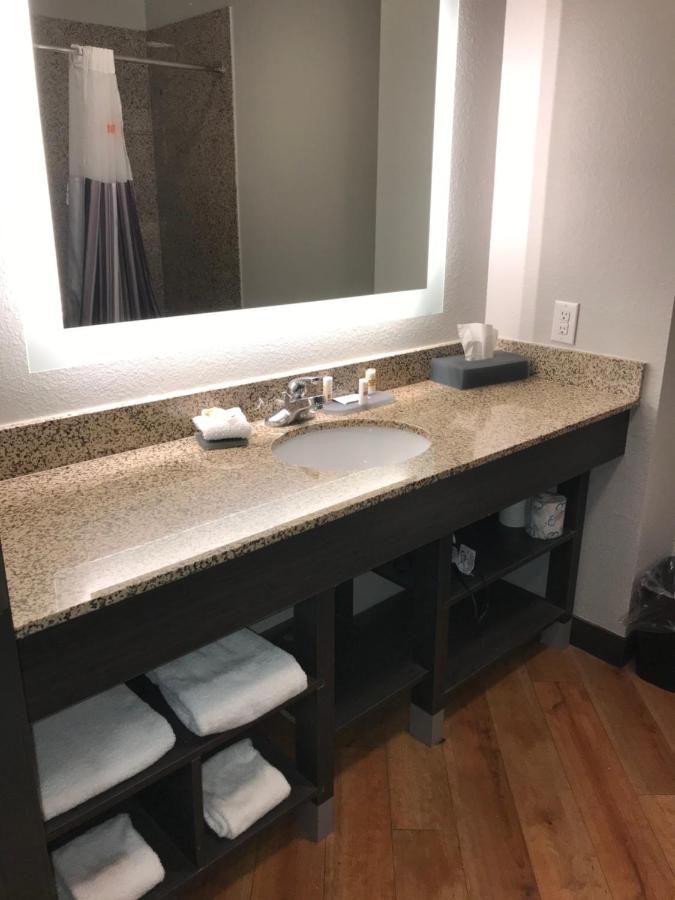 King Room at La Quinta Inn & Suites by Wyndham Abilene Mall