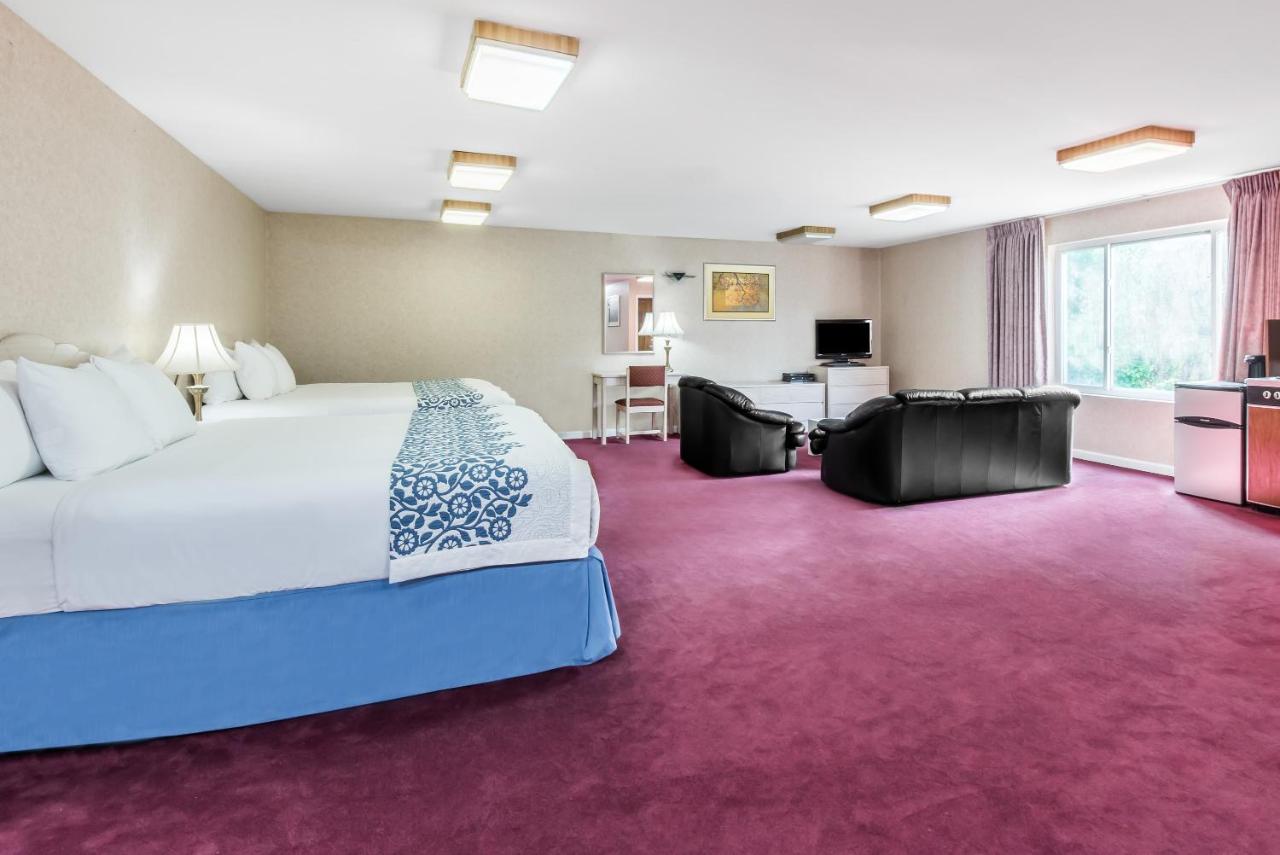 | Days Inn by Wyndham Hicksville Long Island